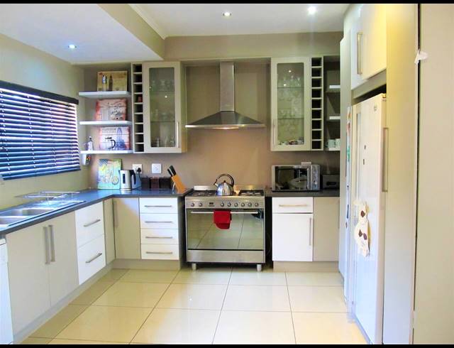 10 BEDROOM HOUSE FOR SALE IN ORCHARDS
